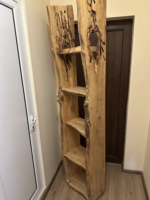 Ръчно изработена дървена библиотека