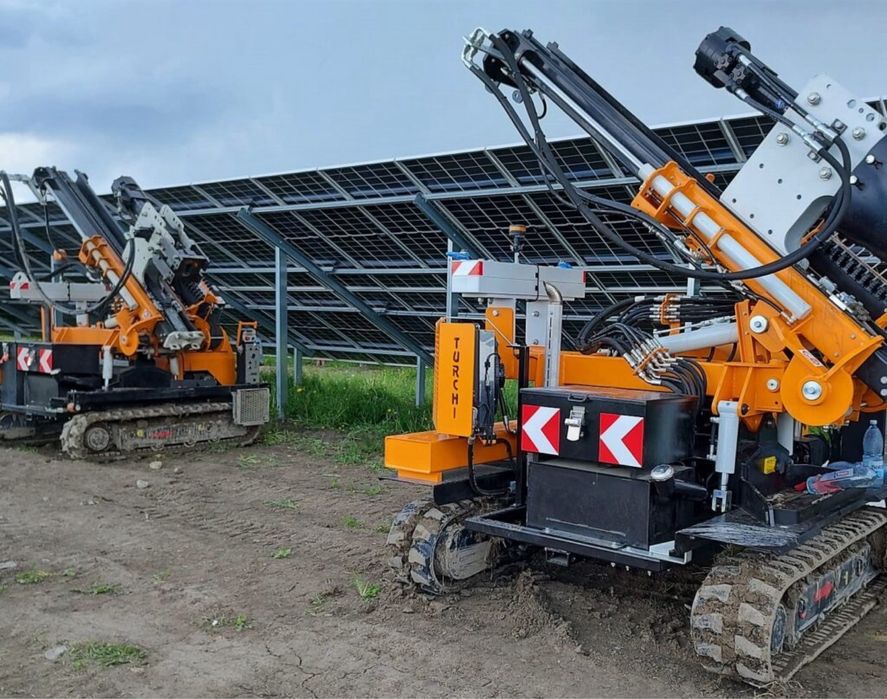 Servicii batere stâlpi parcuri fotovoltaice/Utilaj Turchi 300F/Romania