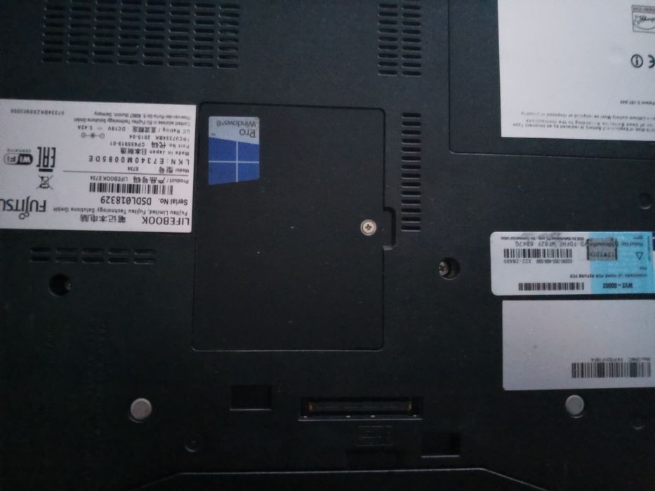 Vând laptop marca Fujitsu Siemens