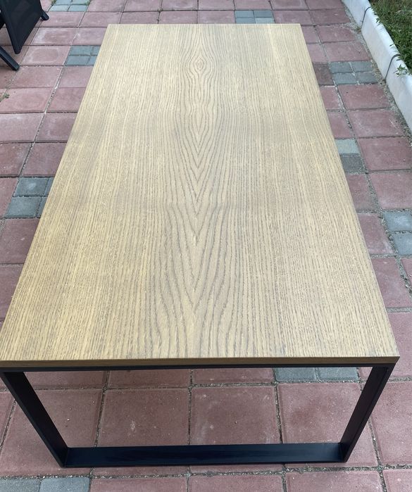 Маса холна от метал и плот