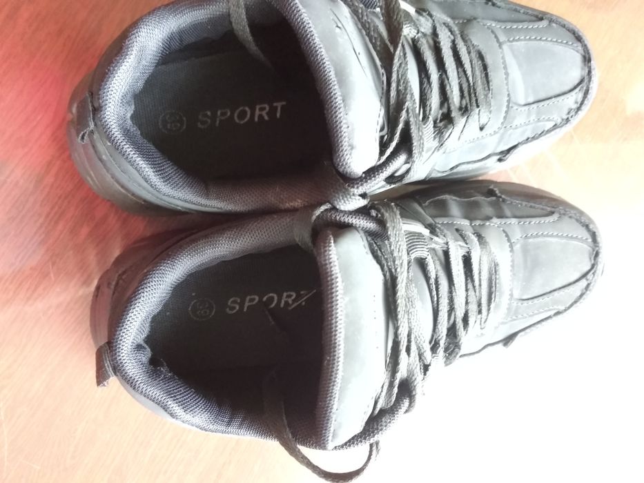 Подростковые кроссовки демисезонные