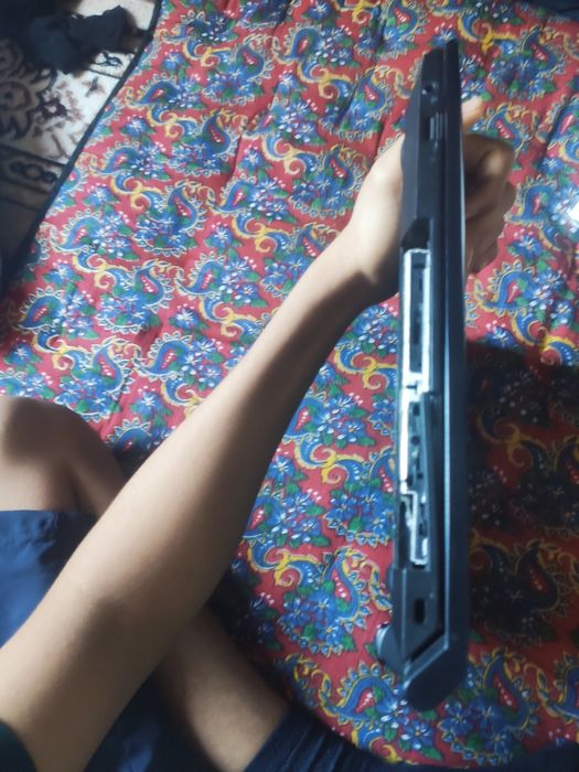 Noutbuk B50-30 sotiladi srochna kami bor