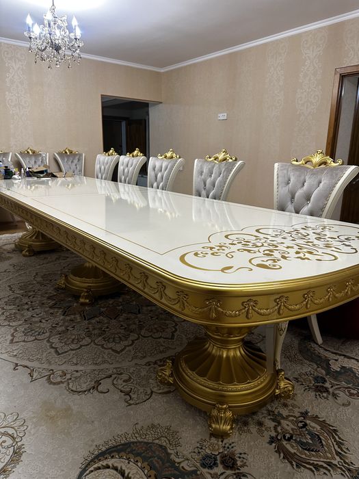 Продаётся стол и 20 стульев