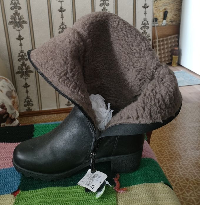 Продаю Кожаные Зимние Сапоги