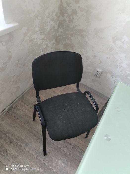 Продам стол стекляный