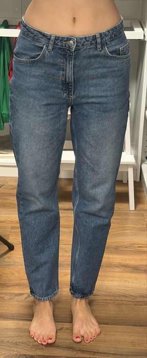 Свободен модел дънки Zara