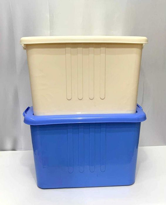 Большой пластиковый контейнеры