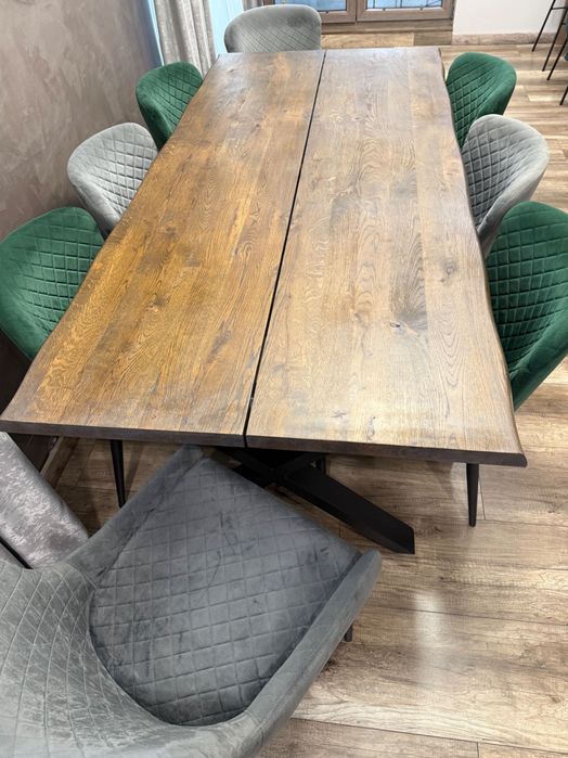 Трапезна маса с осем стола