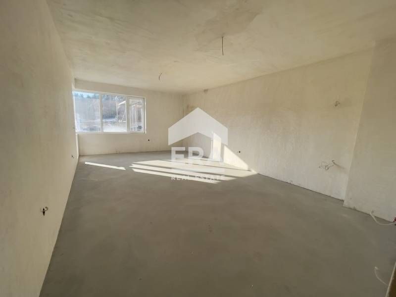 Тристаен апартамент за продажба, с голяма дневна, в новопостроена сгра