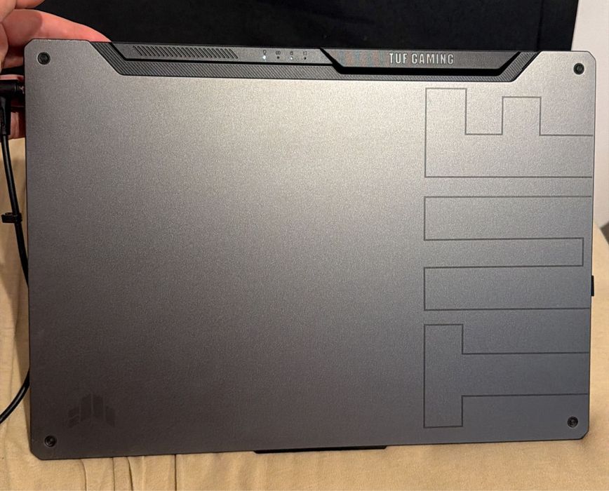 Laptop ASUS TUF F15 FX506HE folosit putin