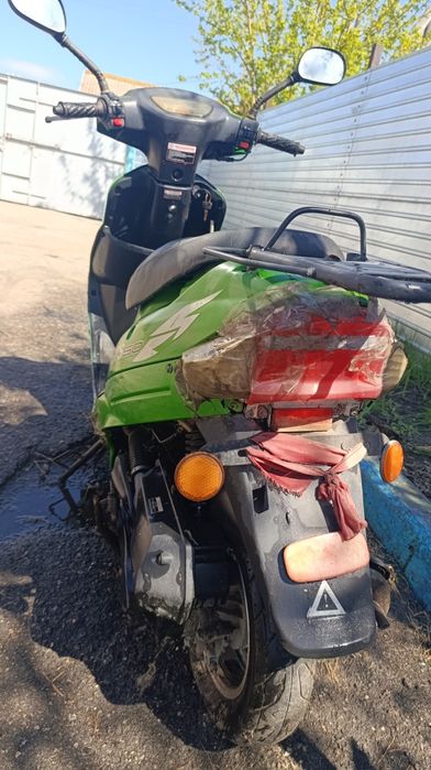 Скутер. Цвет зелёный. Торг