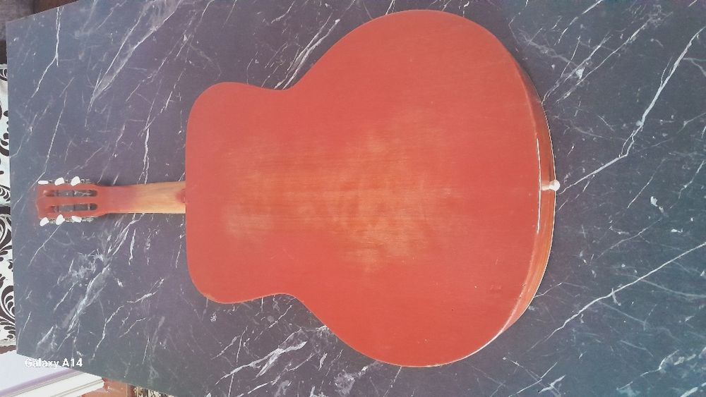 Gitarani o'zi shu turishi