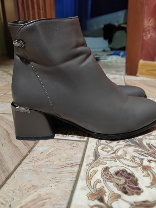Продам женские полу сапошки