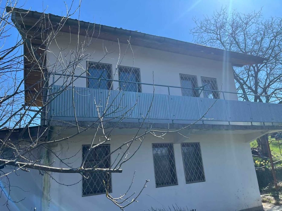 Къща за продажба в Бижовци, Трявна – двуетажна, двор 2560 кв.м., инвестиция