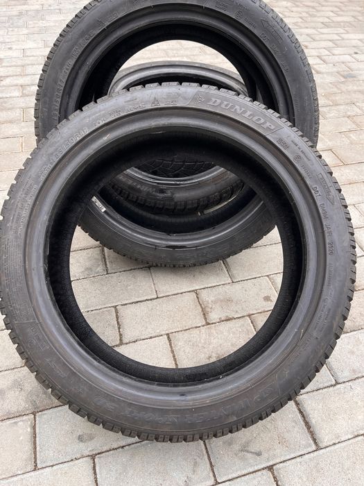 Vând anvelope M+S Dunlop