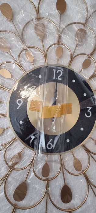 Стилен стенен часовник
