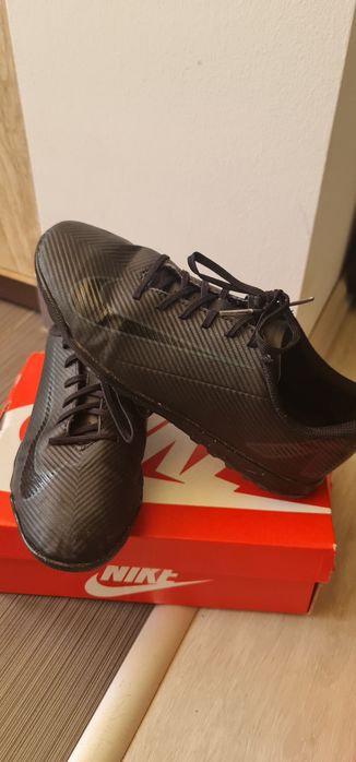 Vand ghete de fotbal Nike Mercurial