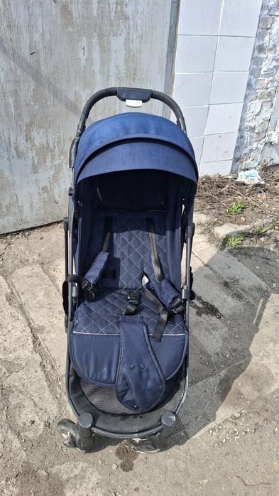 Продам компактную коляску