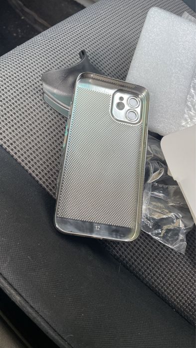 Кейс за айфон 12