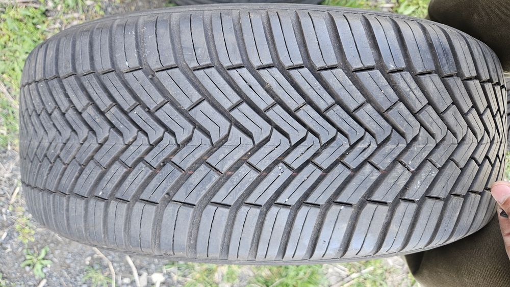 2бр гуми 215 50 18 дот 21 континентал  continental