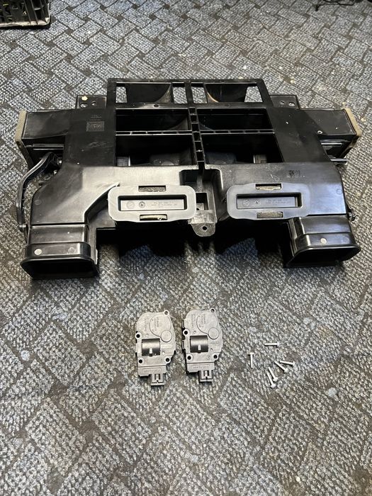 Corp directionare aer Toareg 2016 cu motorase