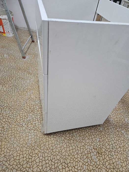 Mască  si chiuveta  de  baie noi