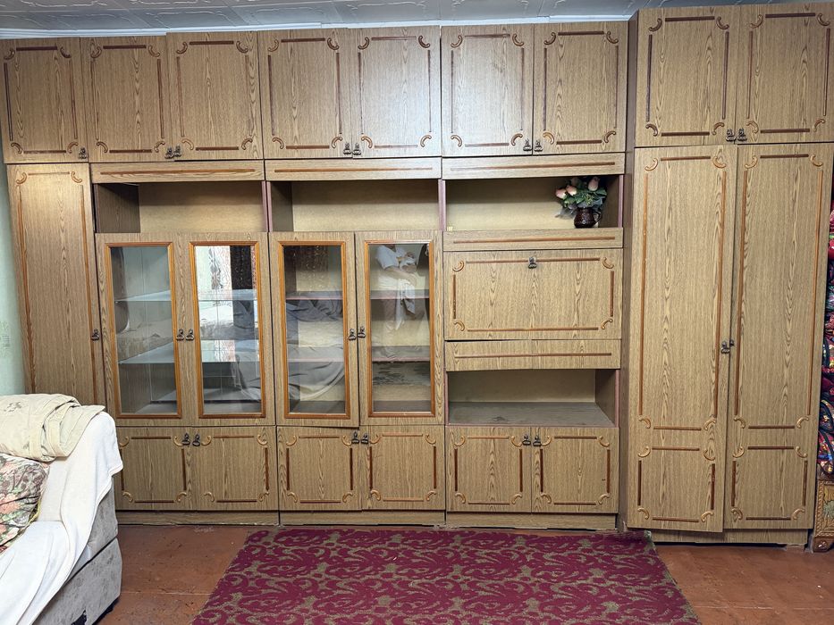 Срочно за 20000 отдам стенку