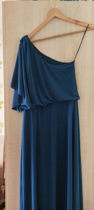 Rochie asimetrica, cu un singur umar