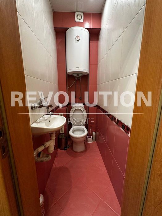 Дава се под наем Тристаен апартамент в Варна, Център - 80 кв.м за 897.6 € - Снимка #6