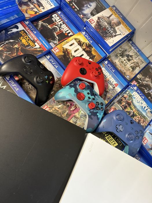 Xbox One X Impecabil Alb sau Negru 1 Manetă + Joc