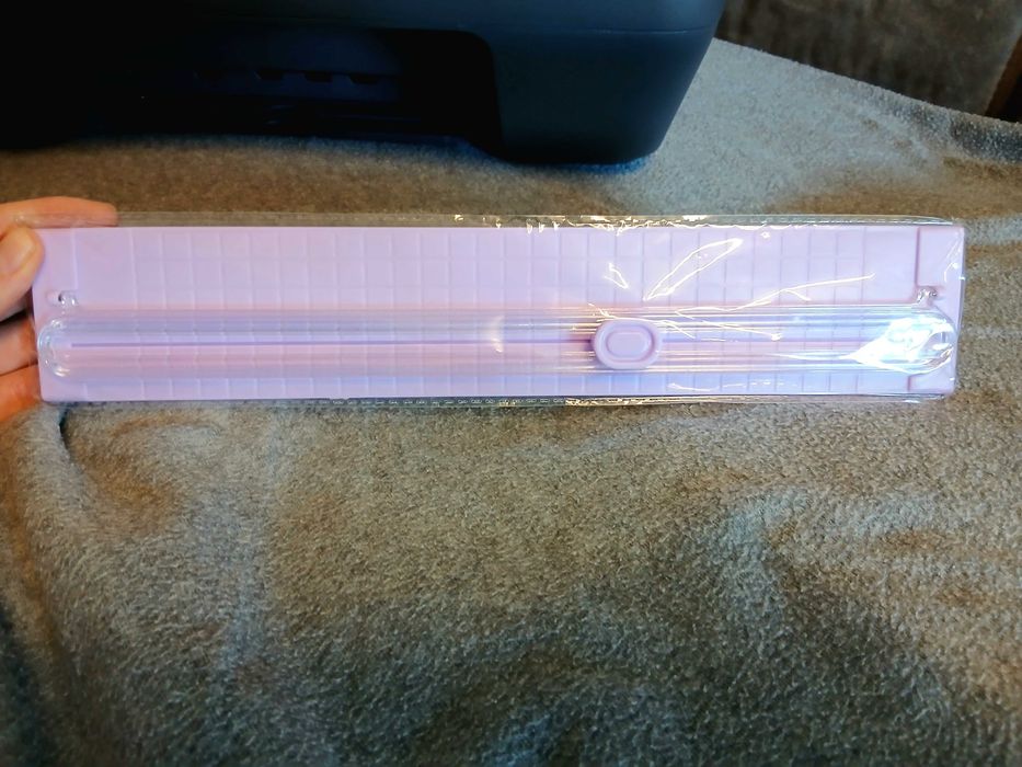 Перфоратор (45 листа), спирали и плотер за подвързване, бои за принтер