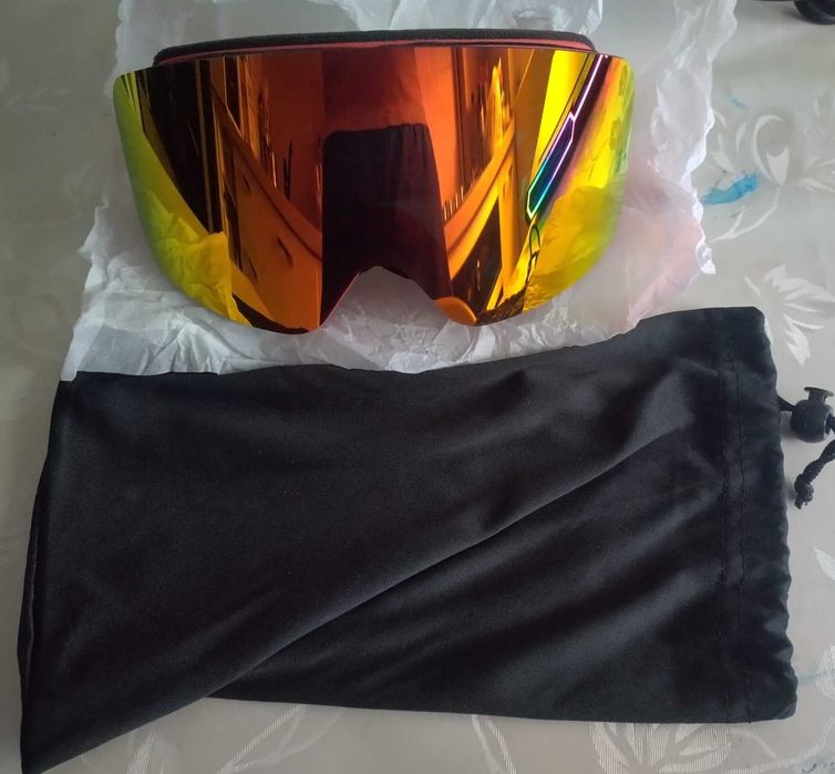 Ochelari ski/ snowboard lentila rosie, tratament anti-aburire NOU!