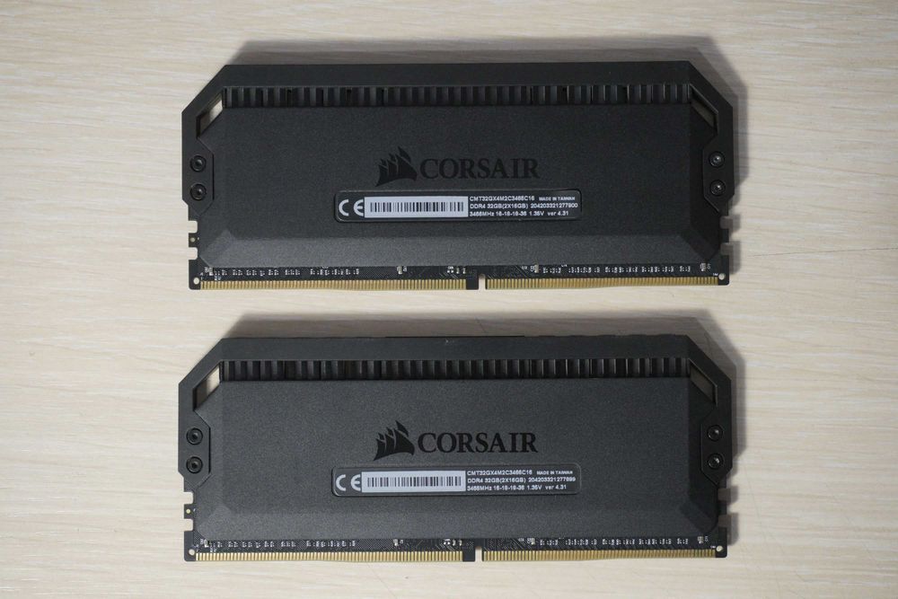 32GB (2x16GB) DDR4 RAM Corsair Dominator 3466mhz CL16/ вкл. ДДС