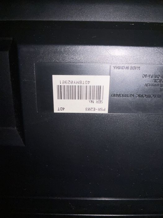 Продаю синтезатор Yamaha Psr-e203