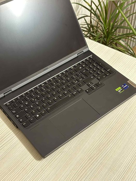 Legion PRO 7 16IRX8H i9 RTX 4090