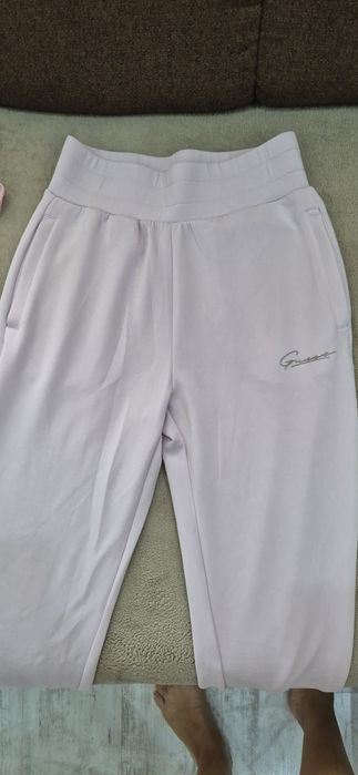 Долница на Guess