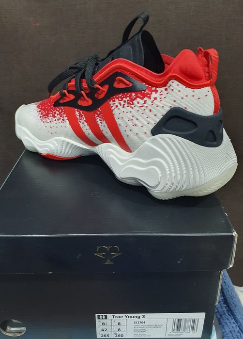 Продам оригинальные кроссовки adidas  Trae Young  3