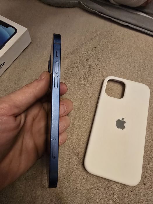 Продется iphone 12. Коробка, чехол.