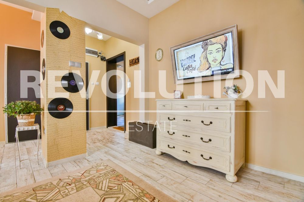 Дава се под наем Тристаен апартамент в София, Център - 70 кв.м за 800 € - Снимка #6