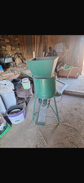 Mașina desfăcut porumb