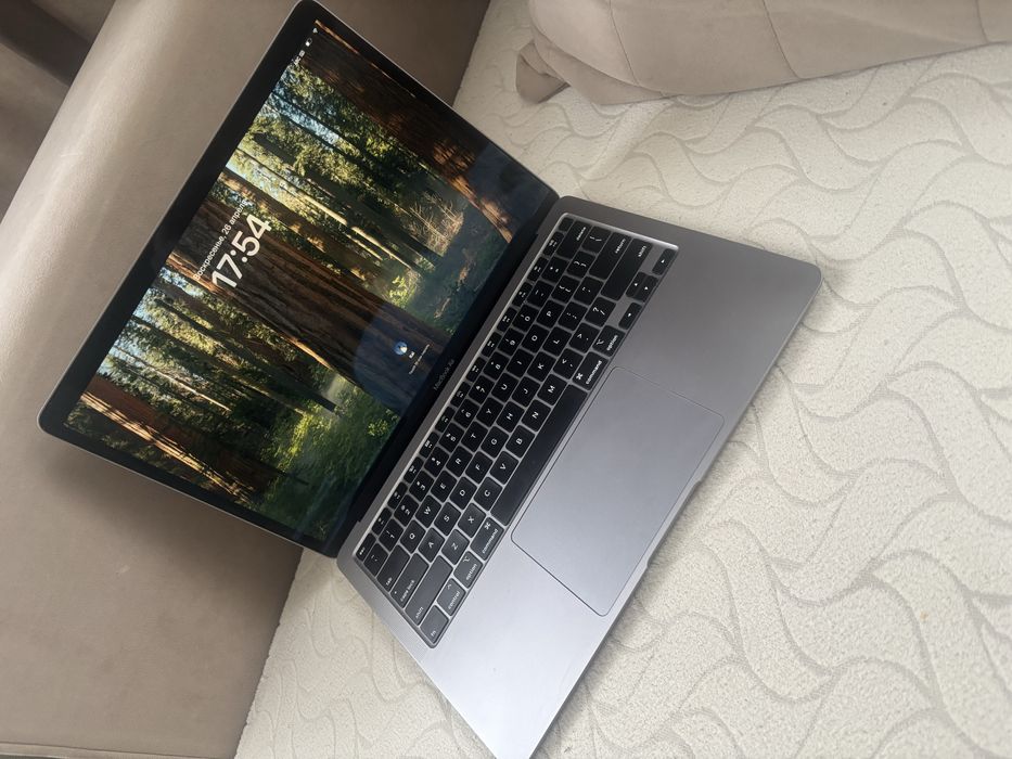 MacBook Air M1 13’ core i5 ssd 256