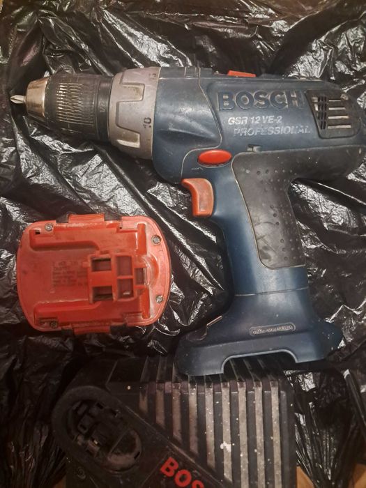 Продам шуруповёрт  Bosch слабо держит батарею