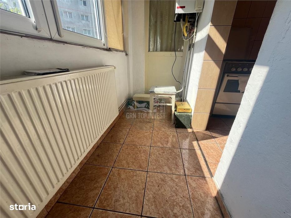 Apartament 2 camere decomandat balcon pivnita zona Vasile Aaron