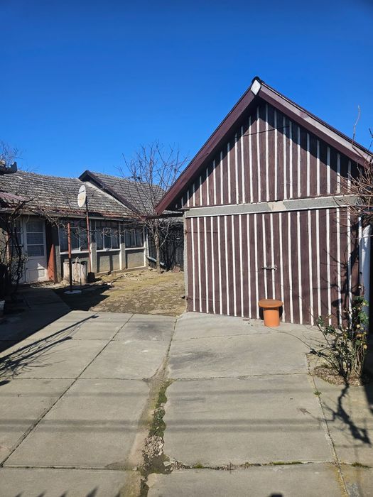 Casa de vanzare, cititi descrierea