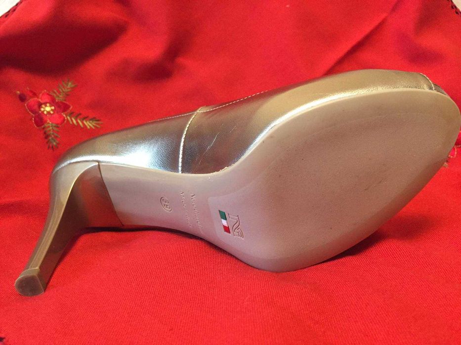 Елегантни кожени обувки