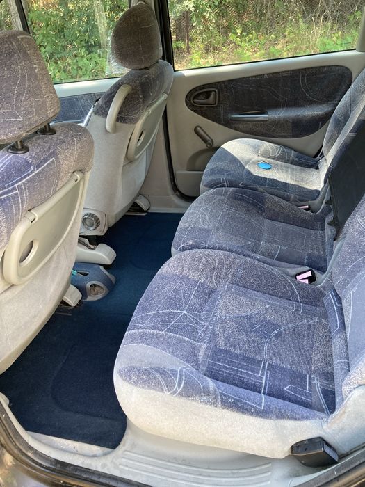 Продавам автомобил Renault Scenic