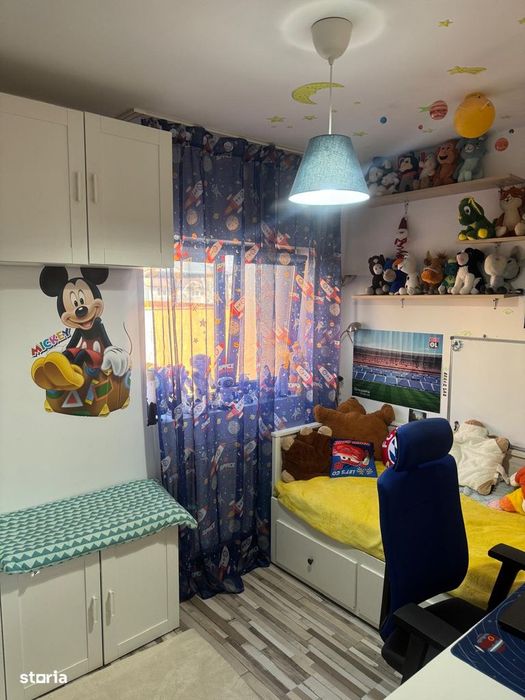 Casa cu 4 camere de vanzare