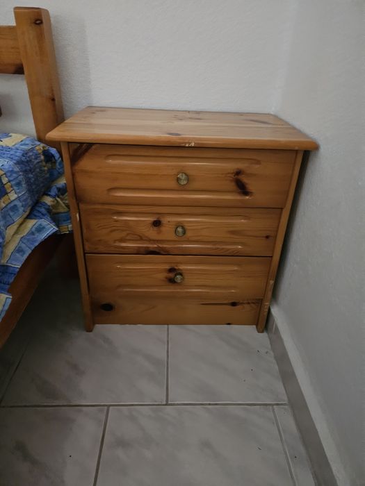 Спалня, нощно шкафче и матрак от масив