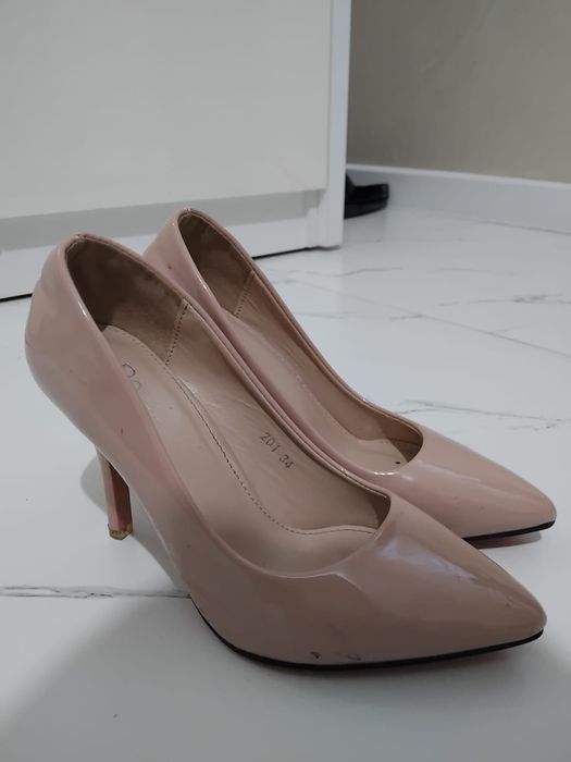 Екы туфли 1)35 2)34