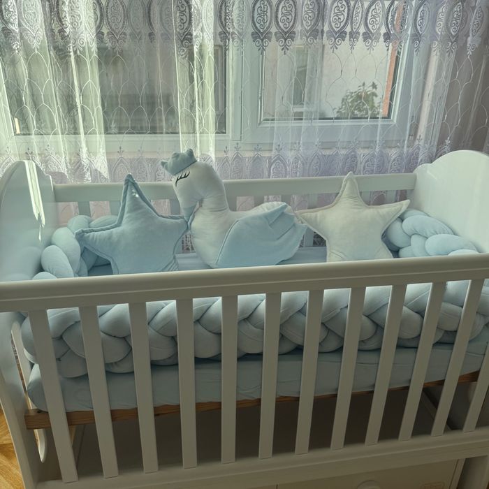 НОВО бебешко легло с люлеещ механизъм